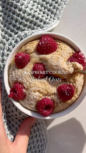 Noa Williams | RASPBERRY COOKIE BAKED OATS One of your fav recipes of 2022 , let's bring it over to 2023!! These raspberry cookie baked oats are next... | Instagram