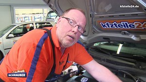 Der Thermostat, auch Temperaturregler genannt, schaltet bei Verbrennungsmotoren den Kühlmittelkreislauf zu. Ist er defekt, droht der Motor zu überhitzen. Wie ihr das Teil austauscht, demonstrieren die Profi-Schrauber an einem Golf 4. | kfzteile24