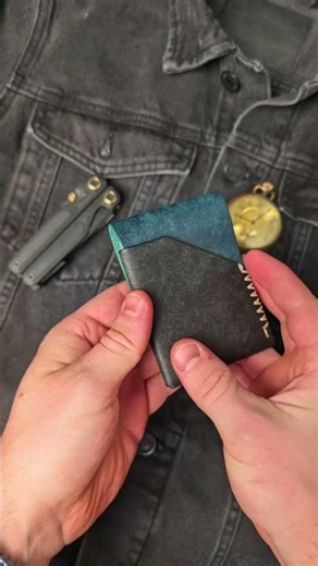 DIY leathercraft: The Burrow minimalist wallet. PDF pattern available now on Etsy.