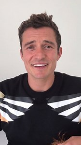 we made it fam. thanks to all 1 million of you for hanging with me 👊 | Orlando Bloom