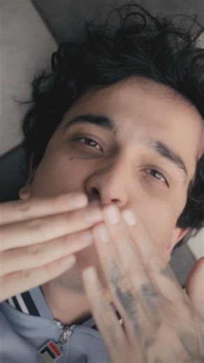 Cosmopolitan Italia on Instagram: "«Per me le persone sono tanto più interessanti quanto più si lasciano sfogliare e abbassano le difese: diverso da alcuni ma molto simile ad altri, sono uno, lì, in mezzo a tanti». @tananaimusica è la storia di copertina di The Boys Issue, il nuovo numero di Cosmopolitan Italia da oggi in edicola 🖤 Intervista di @laviniafarnese Fotografie di @arianna.genghini Moda di @nickcerioni Make-up e Hair styling @maurizio_cm Assistente digital @_effe_a_ Assistente luci