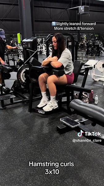 A well-rounded leg day 🔥 Some of my leg splits include more movements, but I rarely hit 8 in one session. I had two rest days before this one, so recovery was there and my legs were ready for a heavy load. Everyone’s capacity is different, some can handle this volume, some can’t (yet). Adjust the intensity & number of exercises to your current level. My legs are used to higher volume, so some days I like to push past my limits safely & intentionally. #quads #workout #fitness #gymgirls #fitmom