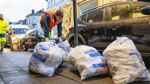24h avec Bruxelles Propreté : comment se déroule une tournée de ramassage des sacs poubelles ? - RTBF Actus