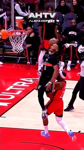 Stephon Castle DETONATES 💥🤯 And-1 Windmill Dunk vs Rockets