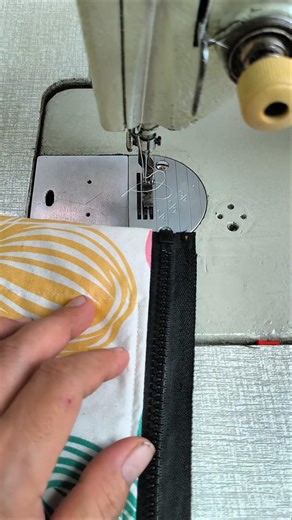 Easy & Neat Zipper Sewing ✨🧵🪡 #sewing #sewinghacks #zipping