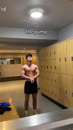 Weighted dips - probably one of the best movements to blow your push muscles #dips #gymtips #physique