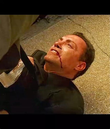 Tony Soprano hits Mikey for Brandon and Chrissy ll S01E04 #Shorts #tonysoprano #thesopranos 3wq