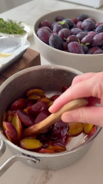 Små plommonpajer med smördeg – recept för ca 9 pajer