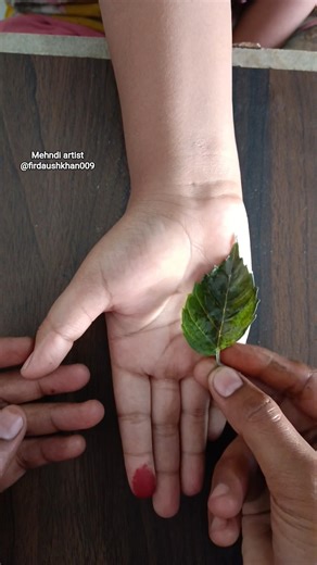 Very Easy And Beautiful Leaf Mehndi Design ❤️🌿💁🏻‍♀️#youtubeshorts #leafmehndi #mehndi #shots