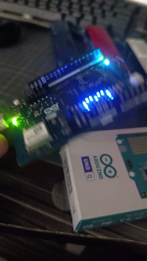 Arduino Q ⚡ What is Arduino? 🤖 | Electronics in 30 Seconds #arduino #diyelectronics