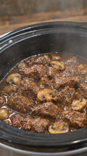 🍄 Sunday Slow Cooker Beef Tips & Gravy