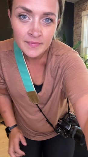 Boudoir photo shoot: 80s vibe with boudoir posing and some behind yhe scenes of a recent photo shoot. when people think of boudoir photography, they definitely think of lingerie first, but layering pieces like oversize sweaters, cardigans etc make for some sexy shots that are still pretty covered. also, does anyone ever feel more confident tan? I feel like that’s the same affect that people get when they wear a body sleeve which is underneath this sweater in this photo. Are you guys liking these