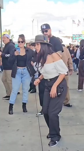 #raza #chicano #chicanasdoitbetter #chicanoculture #chicanolife #chicanoworldwide #chicanobikers #chicanolifestyle #chicanomovement #chicanogear #chicanoclothing #chicanopark #chicanotattoos #supportlocal #supportchicanobusiness #chicanostyles #chicanostrutclothing #viralvideo #viral | Clumsys Oldies