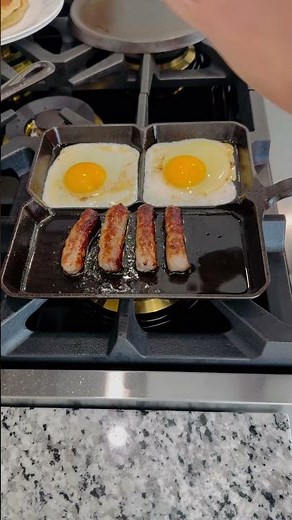 Griswold “Colonial” Breakfast Skillet: Sausage, Eggs, Hashbrowns & Pancakes #castironcookware