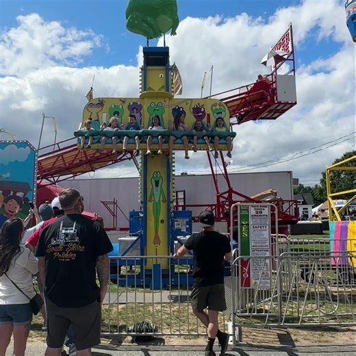 We’re excited to be open in Kingston, MA and Manchester, NH today!🎉🎡🎠 Which event will we see your smiling face? 🎈fiestashows.com has all the details. | Fiesta Shows