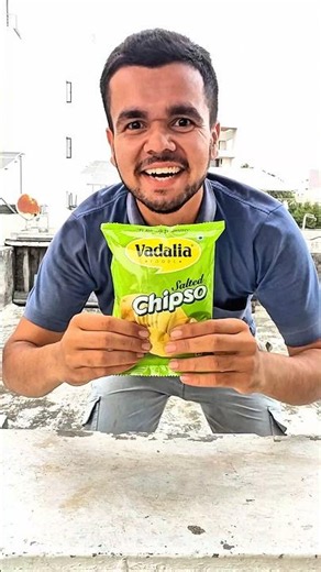 The Smartest Way To Open A Chips Packet 🤯 #shorts #shortvideo