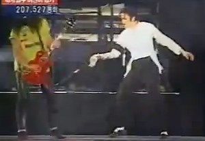 Staged Fight: That Time Slash's Eternal Guitar Solo "Upset" Michael Jackson