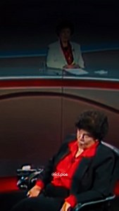 “Não há como estar no capitalismo sem luta de classes.” - Marilena Chaui, nossa professora na @icl.pos. E por que, na visão de Chaui, capitalismo e luta de classes andam sempre juntos? Porque o capitalismo é um tipo de sistema que depende da má distribuição da riqueza, da competição e da busca permanente pelo lucro. Essa lógica cria um conflito entre quem produz essa riqueza com sua força de trabalho e quem de fato enriquece com ela. Essa é a luta de classes. Chaui insiste que não adianta tratar