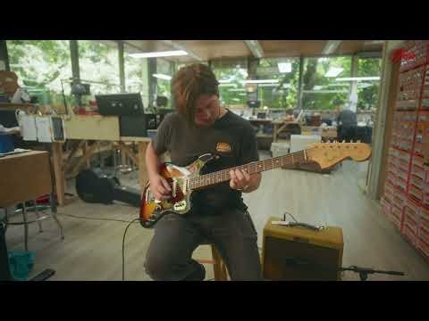 Fender Custom Shop Bass VI 3 Color Sunburst NOS 2006 played by Rowdy Prins | Demo