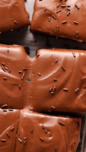 Lisa | Short Stack Kitchen | Comment “recipe” for this irresistible Double Chocolate Malted Cake! 🍫🍰 A no-fuss, one-bowl, soft & tender chocolate malted cake topped... | Instagram