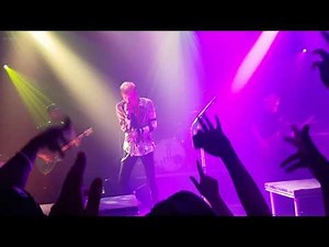 Machine Gun kelly - Merry go round Live