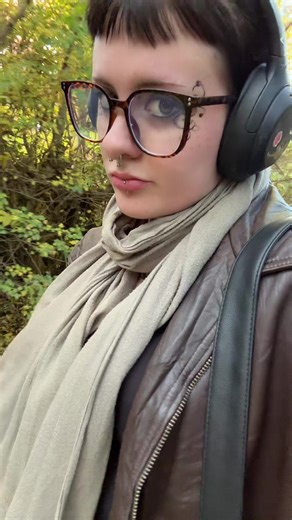 August (@ghostintheend)’s videos with Blue Foundation Eyes On Fire - JTHM1987🐼