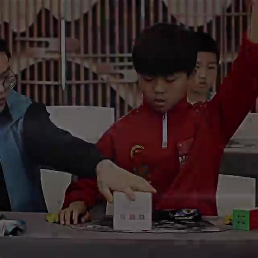 Rubik's Cube 3x3 World Record Average - 3.91s