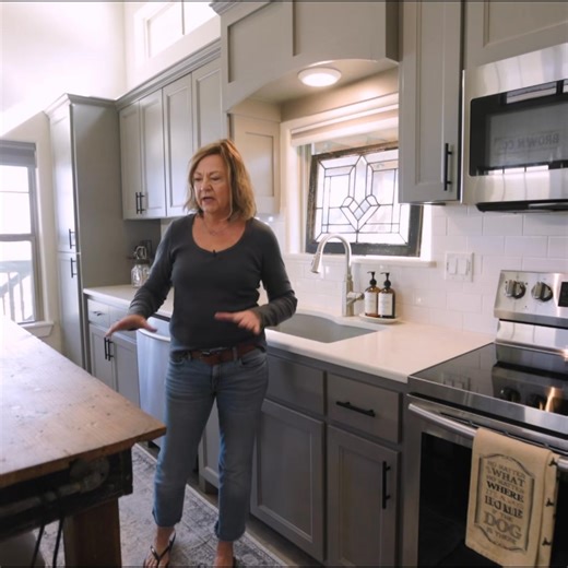 Her Stunning Texas Sized Tiny Home w/ Main Floor Bedroom & Standing Loft This video is sponsored by Craftsy #AD Check link in comments for a special offer for new members! | Tiny Home Tours