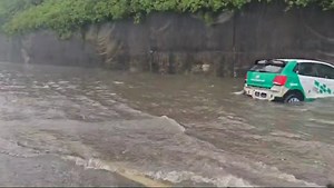 364K views · 1.1K reactions | TRAFFIC ALERT: Please be cautious on the N2 onramp to Hemingways from Amalinda side. Maintain a safe following distance, reduce speed and drive slowly. Don't forget to turn on your headlights. Alternatively, use other routes to avoid delays. Video: SUPPLIED | Daily Dispatch | Facebook