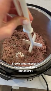 This Instant Pot Lazy Lasagna cooks in your Instant Pot for only 4 MINUTES... I repeat... 4 MINUTES! It’s the perfect dinner for a busy weeknight. Recipe: https://www.sixsistersstuff.com/recipe/instant-pot-ground-beef-lazy-lasagna-recipe/ | Six Sisters' Stuff