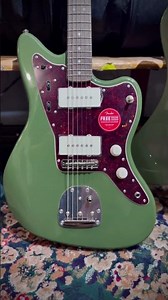 SQUIER LIMITED EDITION CLASSIC VIBE '60S JAZZMASTER IN OLIVE GREEN