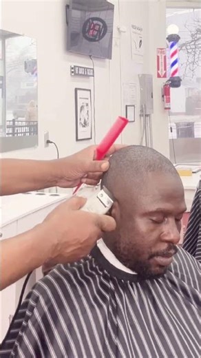 BARBERSHOP POV : How to Fade ( dark on top ) + Goatee/ Beard Trim