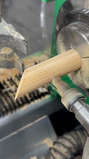 This is a process of how to cut wooden sticks using a sharp automatic machine.