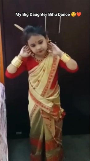 Meri Badi Beti ka Bihu Dance #betiyaan#ytshortsindia #dailyvlog#bihusong#bihufestival#assameseattire