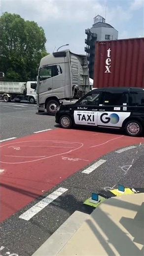 巨大トレーラーVOLVO ヘッドの迫力がすごい😊