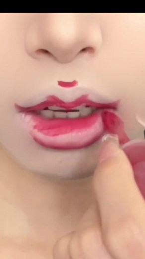 Still dont lnow how to apply your lipstick? Follow these steps ❤️‍🔥 #3dlips #howtoapplylipstick #howtoapplylipstickcorrectly #howtoapplylipstickstepbystep #howtoapplylipstickbeginner #applylipstickforbiginner #fyp #fypシ゚viral #fypシ #fyppppppppppppppppppppppp