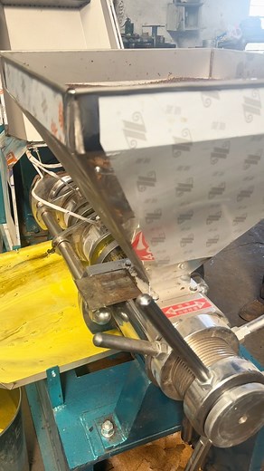 161K views · 1.3K reactions | Hot press, oil biscuits are thin and crispy, with low oil content #oilpress #oilpressmachine | Oilpress machine | Facebook