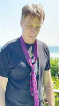 Avril Lavigne's First TikTok with "Sk8er Boi" Tony Hawk