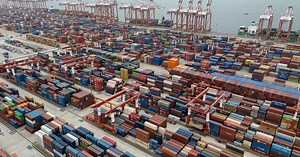 U.S. economy shrinks for the first time in 3 years