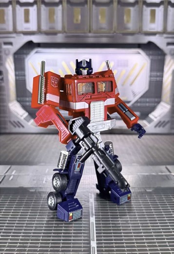The Best Optimus Prime Toy: Transformers Missing Link C-01