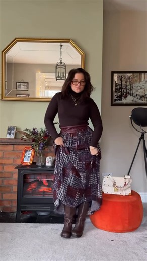 Hayleigh Jade on Instagram: "Sundays are for STYLE INSPO! ✨💖 the theme for this was hot but shy librarian or potential owner of coffee shop in a Nancy Myers film? how did we do xo skirt - @fatface comfy bra (the best) - @weekdayofficial turtle neck - @marksandspencerstyle belt - @amazonfashioneu @amazonuk boots- @asos coat - old @asos handbag - @elitepreloved_ vintage Louis Vuitton 👜 glasses - @iolla"