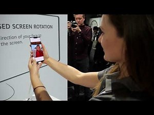 「AI Auto-Rotate」機能で、顔の向きに合わせて画面の向きが自動的に変わる様子 - PC Watch