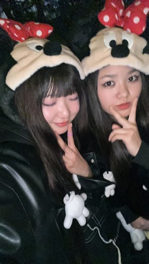 COCOLO🎀🖤 on Instagram: ". @yua.k815 ゆあとディズニー 行けて幸せすぎた✨🏰🐭︎💕︎︎ まずやっと会えたの🥺💗 はぁぁあ( ߹꒳​߹ )大好きだぁあ😭💗 #jc#中学生#モデル女子#中学生モデル#撮影モデル#双子コーデ#ジュニアファッション#ジュニアモデル#ディズニーコーデ#ディズニー#fashionmodel#model#ootd#Japanesegirl#cutegirl#autumfashion"