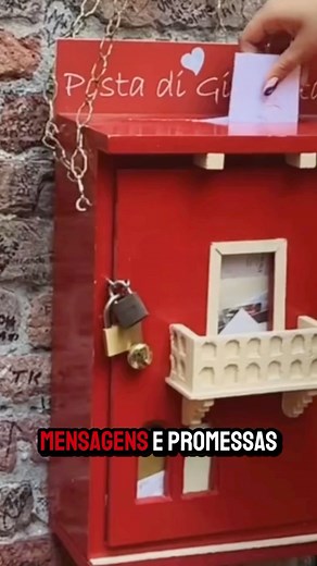 Aqui nasceu a história de Romeu e Julieta. Você sabia que a casa de Julieta realmente existe? E dizem que tocar na estátua dela traz sorte no amor! Durante a Festa dos Namorados, Verona fica ainda mais mágica. Você já viveu essa experiência romântica? Me siga para mais curiosidades e dicas de viagem! | Vou para Italia