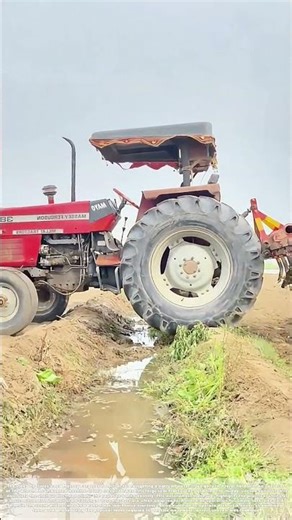 Navigating the Ditch: How an Unmanned Farm Tractor Crosses a Small Gully on Its Own