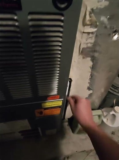 Hvac maintenance routine with Top Tech Mech