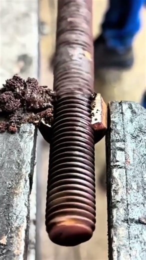 The process of cleaning rust on the thread uses special tools to make it easier to install.#shorts