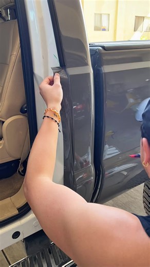 White is the hardest color to cover and this is one way to wrap it deep in to not show any white when the door is closed. Vehicle is a Ford F250 Super Duty going Gloss Nardo Gray #ford #f250 #nardogrey #vinylwrap #wrap