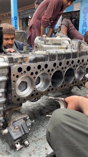 Six Cylinder truck engine piston fitting | Mechanics WorkingHand