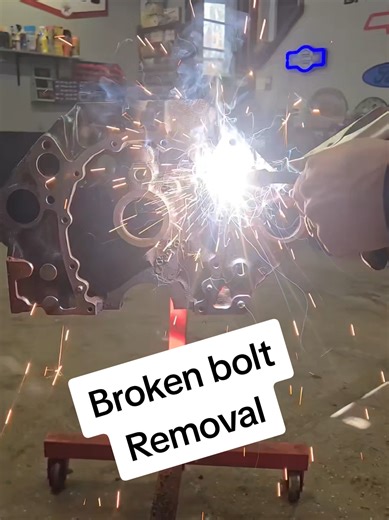 Removing a Broken water pump bolt on a sbc engine block #chevrolet #sbc #enginerebuild #mechanic #satisfying